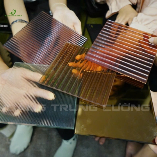 KÍNH CƯỜNG LỰC SỌC-MỜ